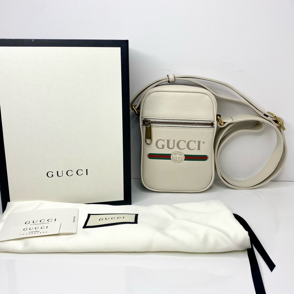 Authentic Gucci Grained Calfskin Logo Messenger Bag - Picture 1 of 15